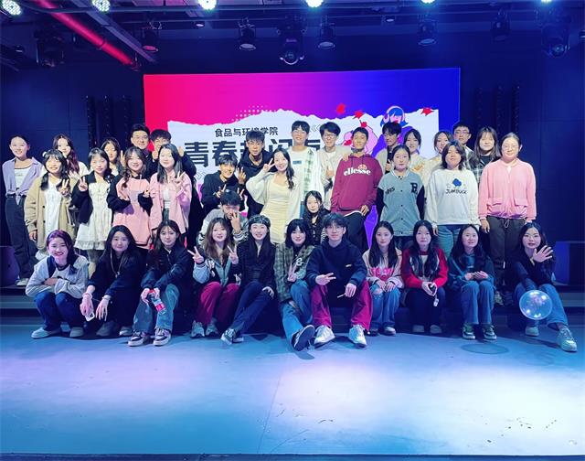 学生舞蹈盛宴:音乐与舞姿的完美融合——食品与环境学院音乐PARTY活动