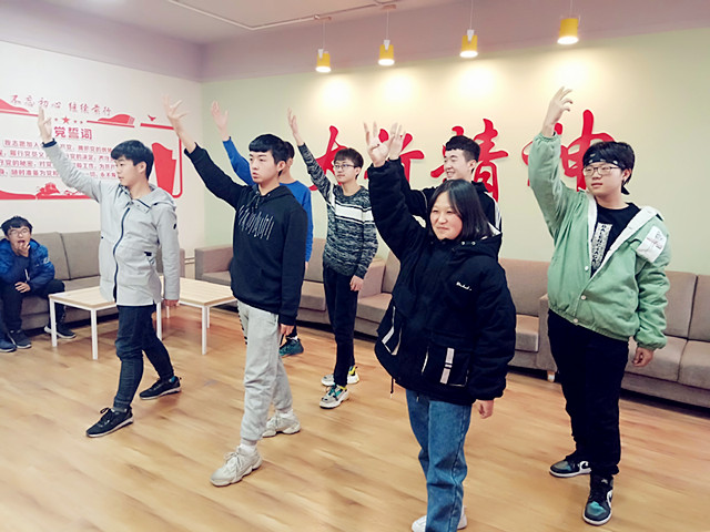 【完满班级】舞动青春 音乐梦想——网工1801班“舞蹈青春 彰显自我”活动