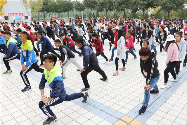 400余人的趣味活动你体验了吗?——我院举办2016康宝莱·全国大学生迷你马拉松公益挑战第一期“趣味跑”