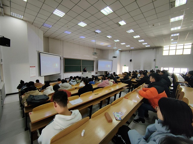 共享丰富人生 科技引领未来 ——IT客计算机协会、网页设计协会计算机硬件讲解