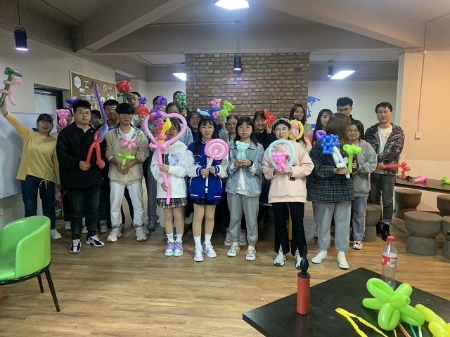 【完满班级】缤纷气球 百变造型——大数据学院、信息工程学院计科2004班完满班级活动