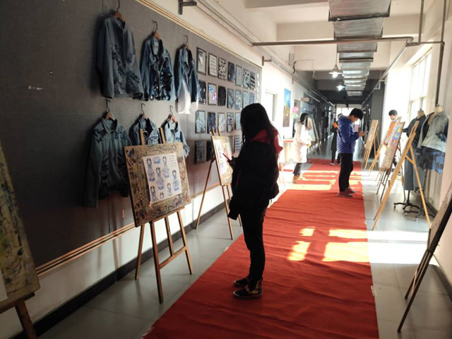 以画笔勾勒创意 让色彩照亮信院——第三届“炫彩信院”创意涂鸦大赛