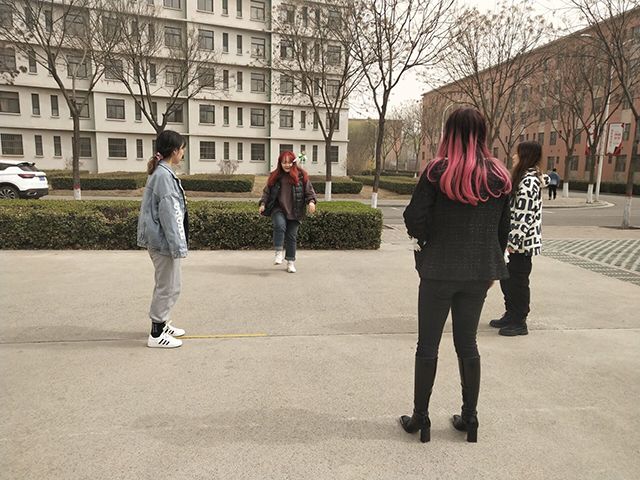 【完满班级】加强体育运动 响应党的信念——艺术传媒学院动画1801班举办毽球比赛活动