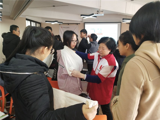 【社团快讯】学习急救知识 传递人间真情——大学生红十字会开展急救知识技能培训活动