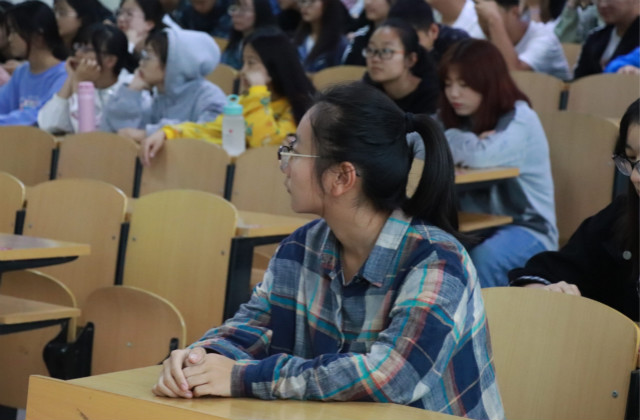 【辅导员说完满】青春强音再起 梦想此刻续航——经济与管理学院召开主题年级会