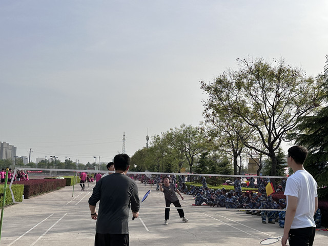 【完满团支部】暖春杯羽毛球大赛——大数据学院、信息工程学院网工2205班完满团支部活动
