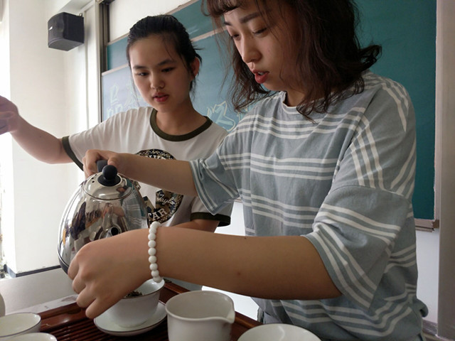 【完满班级】品茶忆香 传承经典——淬炼商学院六月完满班级主题活动(三十七)