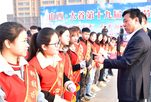 我校青年志愿者助力太谷县第十九届科技节