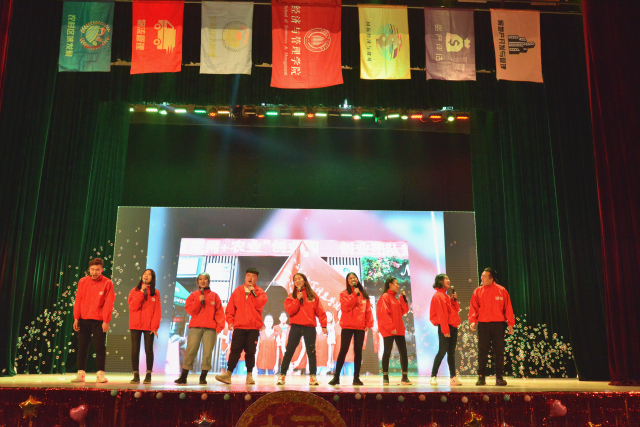 “经伴良时华灯下 管弦溢彩共此时”经济与管理学院新年晚会华丽上演