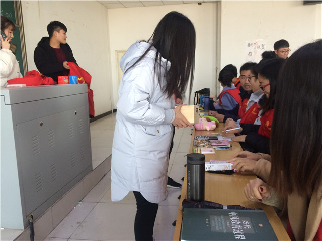 【完满班级】人人公益 随手公益——淬炼商学院举办“善行青春” 主题活动（四十九）