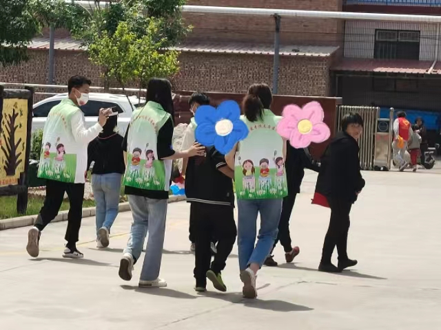 成长足迹 尽享趣味童年——哥哥姐姐拍拍你之一场别开生面的“六一”游园会