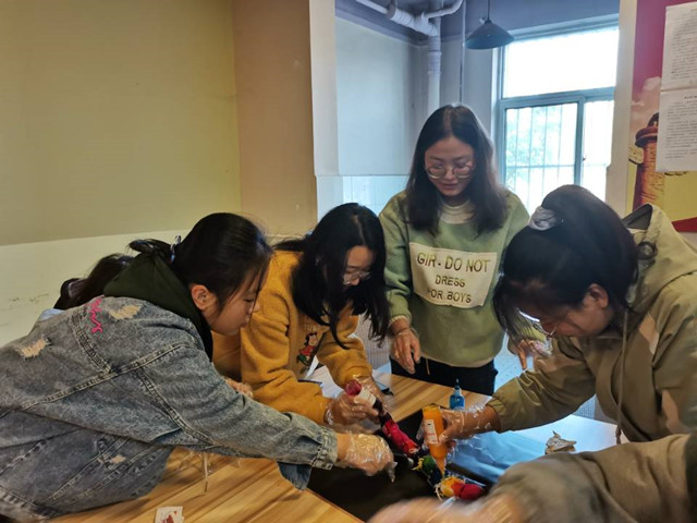 【完满班级】遇见扎染 非遗传梦之旅——淬炼·国际商学院财务2002班完满班级活动