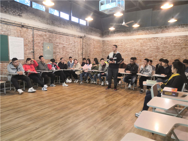 【辅导员说完满】回首七十年风雨路 师生共话中国梦——远景学院2017级辅导员说完满