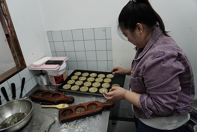 当中秋节遇上国庆 当小艺遇到可爱的“你们”