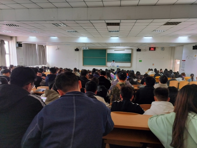 【辅导员说完满】通过努力 留下厉害的痕迹——淬炼·国际商学院2021级辅导员说完满活动