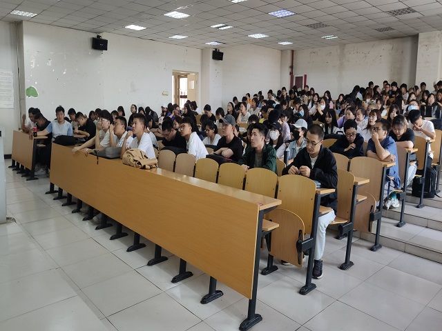 【辅导员说完满】不忘初心 蓄势前行 ——艺术传媒学院环设18级就业创业指导主题班会