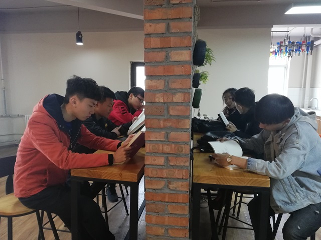 【完满班级】读书点亮人生——数据1801班“书香校园”完满班级活动