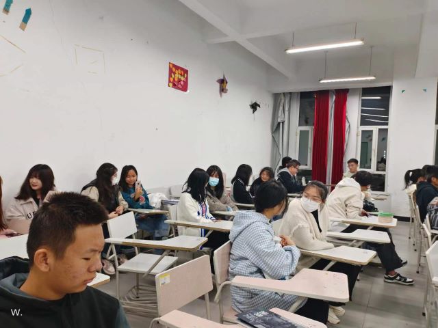 欣赏电影 感悟人生——大数据学院、信息工程学院计科2205班完满团支部活动