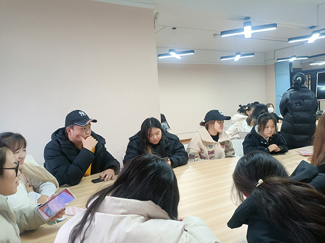 【完满班级】知识改变命运 勤奋创造奇迹——艺术传媒学院视觉传达2102班阅读分享活动