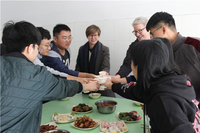 友朋设宴庆云楼 美食十二配郎酒——远景学院美食节活动成功举办