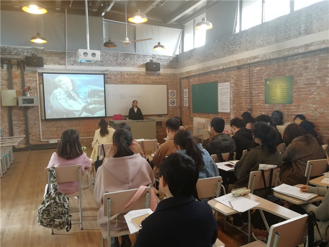 【完满班级】仰望星空 前路漫行——远景1702班举办缅怀霍金主题活动