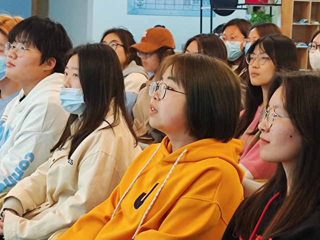 学长计划第1024期:以创意为名 书写奋斗人生——商务英语学院第151期学长计划之纸笺承忆 书青春 挥笔墨 激情飞扬