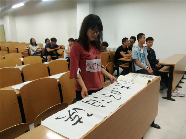 机电工程系举办第五届“翰墨飘香 溢满信院”书画制作大赛