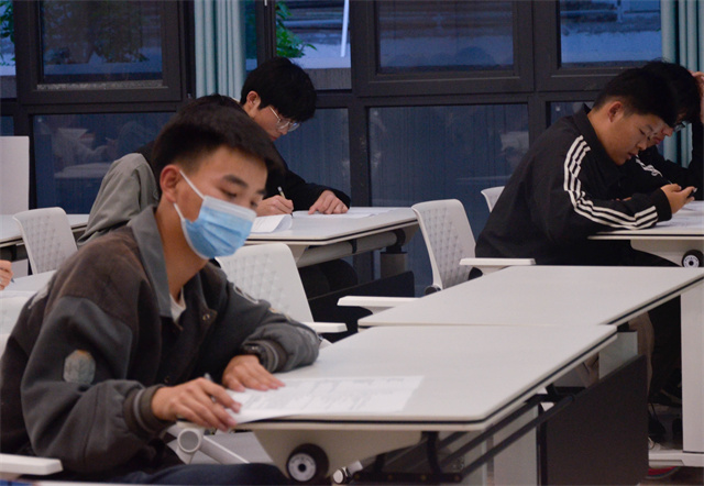 学霸团中谁最强 擂台赛上争高低——淬炼·国际商学院首届学霸团比赛