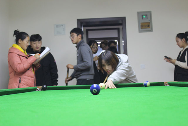 以球会友 碰撞激情——记远景学院趣味台球赛初赛顺利开展