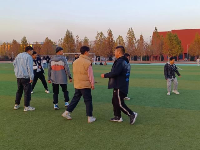 【完满团支部】阳光冬日 打沙包趣味运动——大数据学院、信息工程学院网工2207班（专升本）完满团支部活动