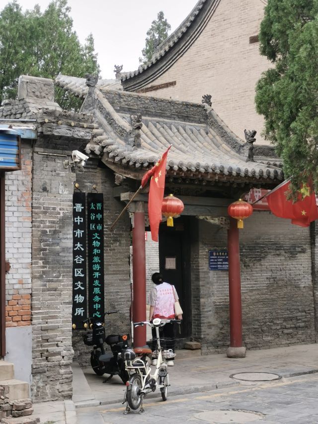 悠悠千年寺 巍巍一白塔——金笺淡墨专项志愿服务队