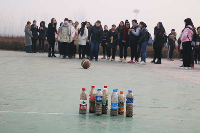 外语系举办第二届“成才杯”极地“保龄球”赛