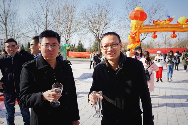 莫拒佳酿杯盏 笑觉樽酒酣畅——环科系举办第三届“蒸馏吧,水果们”食品酿酒节