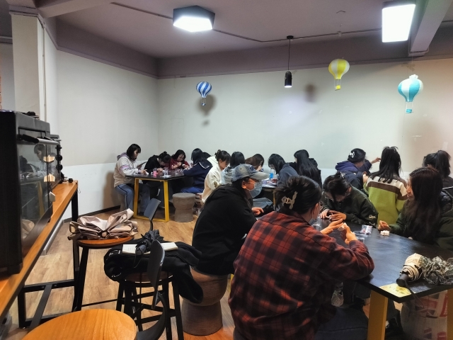 【完满团支部】彩绘DIY 玩转涂鸦——淬炼·国际商学院行管2102班完满团支部活动
