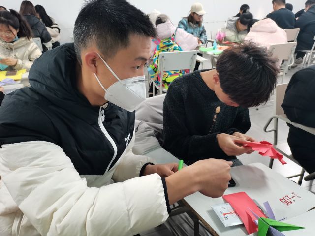【完满班级】一张纸的天马行空——艺术传媒学院环境设计2102班手工折纸活动