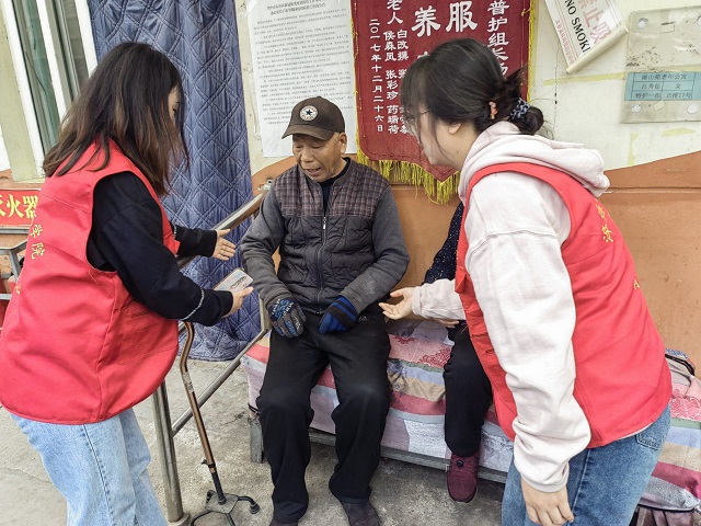 守护最美“夕阳红”非遗剪纸进南山苑老年公寓——老年公寓爱心行动第二期活动