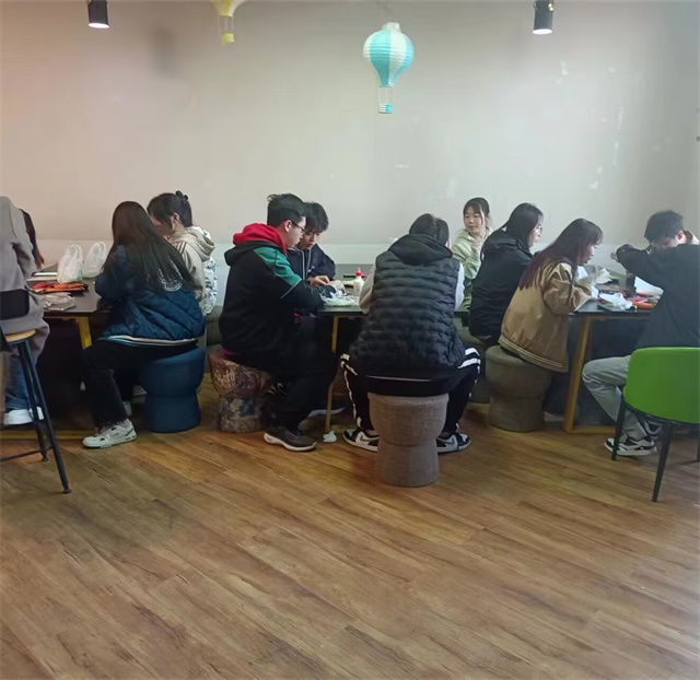 【完满团支部】寿司制作 快乐传递——淬炼·国际商学院营销2101班完满团支部活动