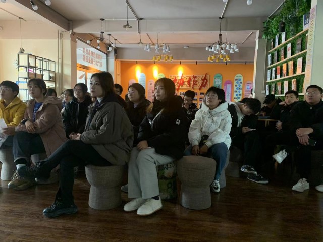 【完满班级】抓住黑暗中的那道光 我们永不言败——艺术传媒学院动画2101班《夺冠》观影活动新闻稿