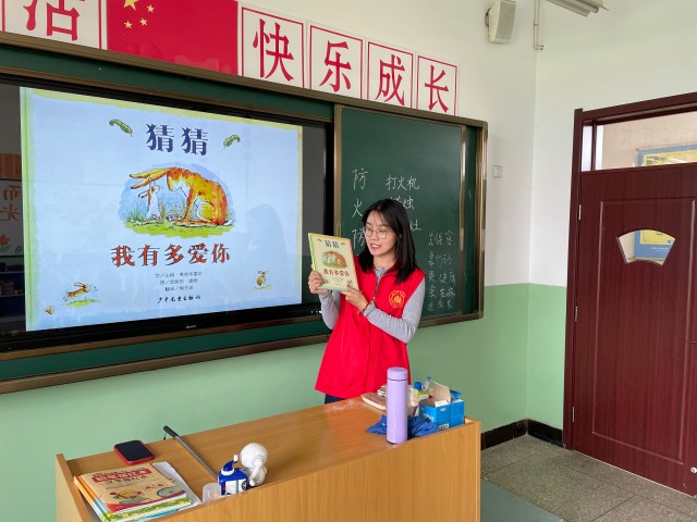 成长足迹 尽享趣味童年——哥哥姐姐拍拍你之一场别开生面的“六一”游园会