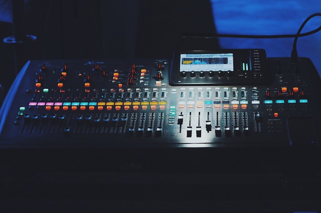 【音乐节】繁华待续 致敬一线不断奋斗的你们——“2017 无边”第五届校园摇滚音乐节感想