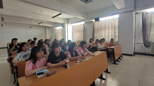 【完满班级】 绽放思想火花 共绘艺术人生——商务英语学院英语2002班、2005班、经贸2001班完满班级活动