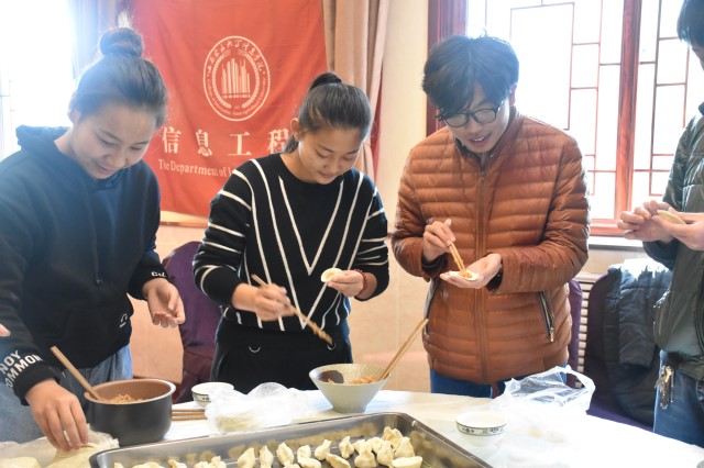 寒冬将至  温暖邀约——信息工程系举办主任共膳日活动