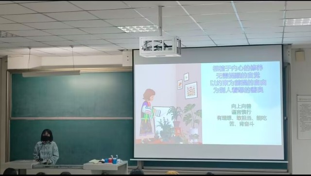 【辅导员说完满】 鲜花向阳盛开 青年向上生长——2022级辅导员说完满