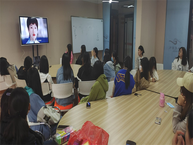 【完满班级】终点不是梦 重点是突破——商务英语学院英语2106班完满班级活动