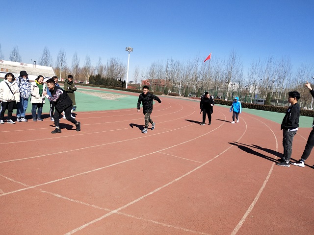 【完满班级】神采飞扬 跑动青春——艺术传媒学院环设1804班级接力跑比赛完满班级活动