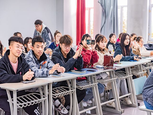 学长计划第904期:争锋思与辩 看我如何“口吐莲花”——白马非马 唇枪舌战艺术传媒学院第九届“传媒杯”辩论赛