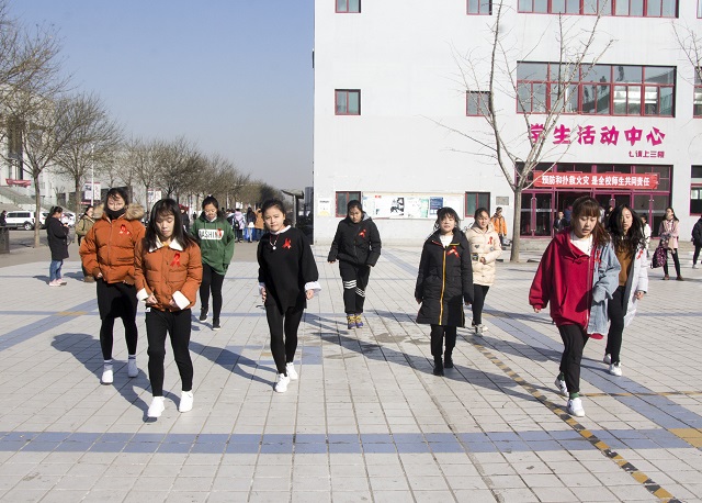 【社团快讯】行动起来 向‘零’艾滋迈进——开展世界艾滋病日主题宣传活动