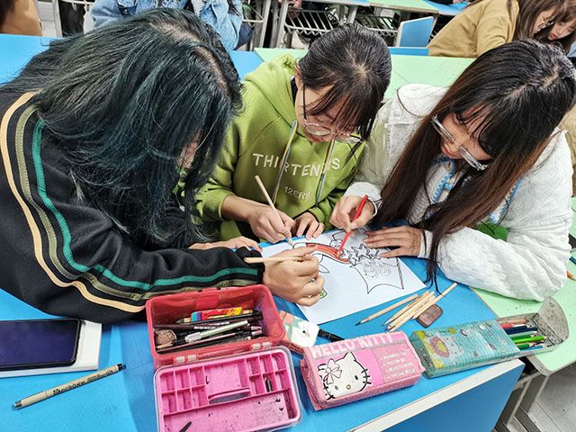 【完满班级】雷锋精神代代传 互助暖流漾人心 ——视觉2004班学习雷锋精神才艺比拼活动