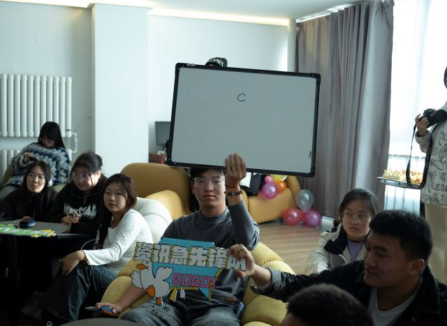 今天校媒人是主角——大数据学院、信息工程学院“一镜含影 一笔承情”脑洞青年圆桌Π活动