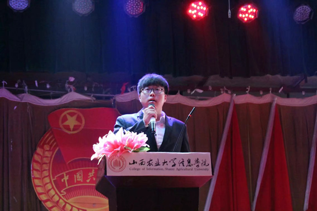 闪光的信院第176期:与学生会谈一场不分手的恋爱——王铭玉